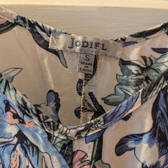 Beautiful and Feminine. Colorful summer Jodifl spaghetti strap dress, size Small - Picture 5 of 8